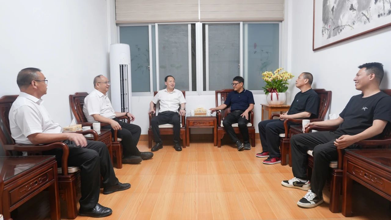 華安縣委書記會見廣西盛隆冶金有限公司代表